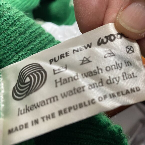 Vintage Blarney Castle Pure Wool  Sweater Made in Ireland Size Small - Picture 8 of 12